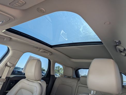 Used 2021 Lincoln Corsair Reserve image 23