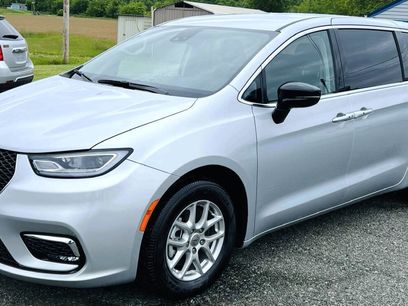 Used 2024 Chrysler Pacifica Touring-L