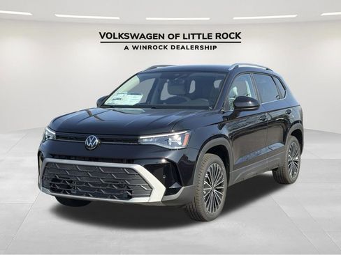 New 2026 Volkswagen Taos SE FWD image 1