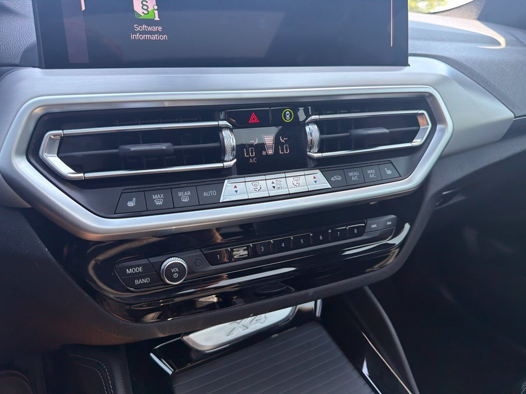 Used 2022 BMW X4 xDrive30i w/ Parking Assistance Package AWD/4WD image 32