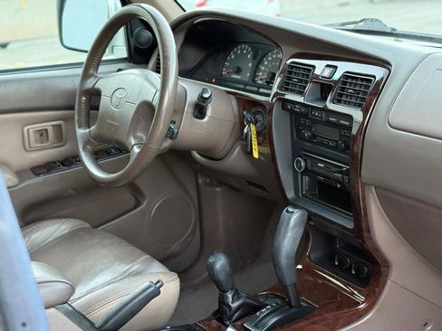 Used 2001 Toyota 4Runner Limited image 30