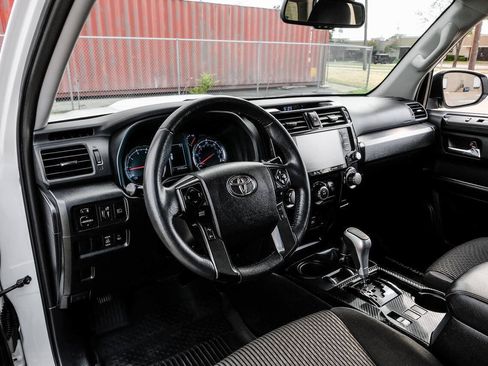 Used 2022 Toyota 4Runner TRD Off-Road AWD/4WD image 3