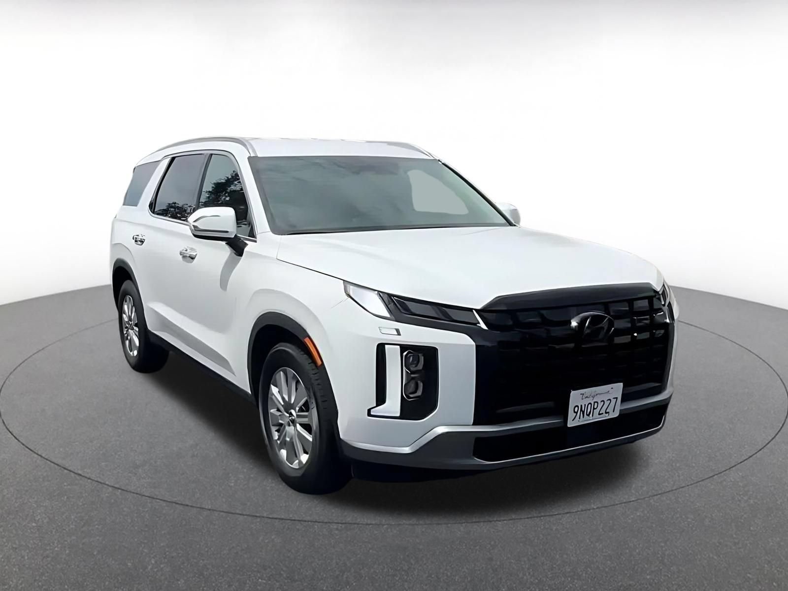 Used 2025 Hyundai Palisade SEL FWD image 3