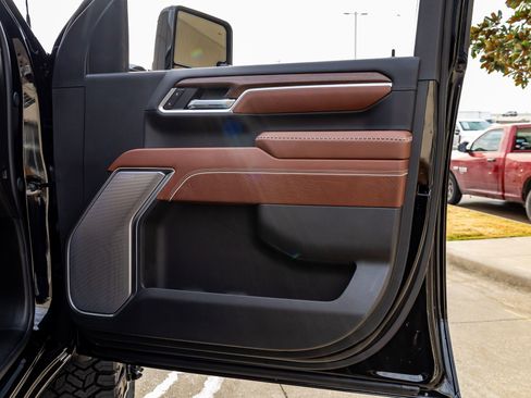 Used 2026 GMC Sierra 3500 Denali Ultimate w/ LPO, Black Badging Package image 37