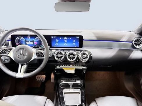 Used 2026 Mercedes-Benz CLA 250 4MATIC image 9