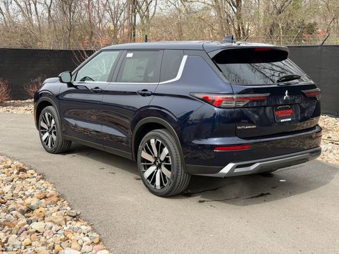 New 2026 Mitsubishi Outlander SE image 3