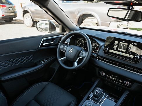 New 2025 Mitsubishi Outlander SEL Black Edition AWD/4WD image 14