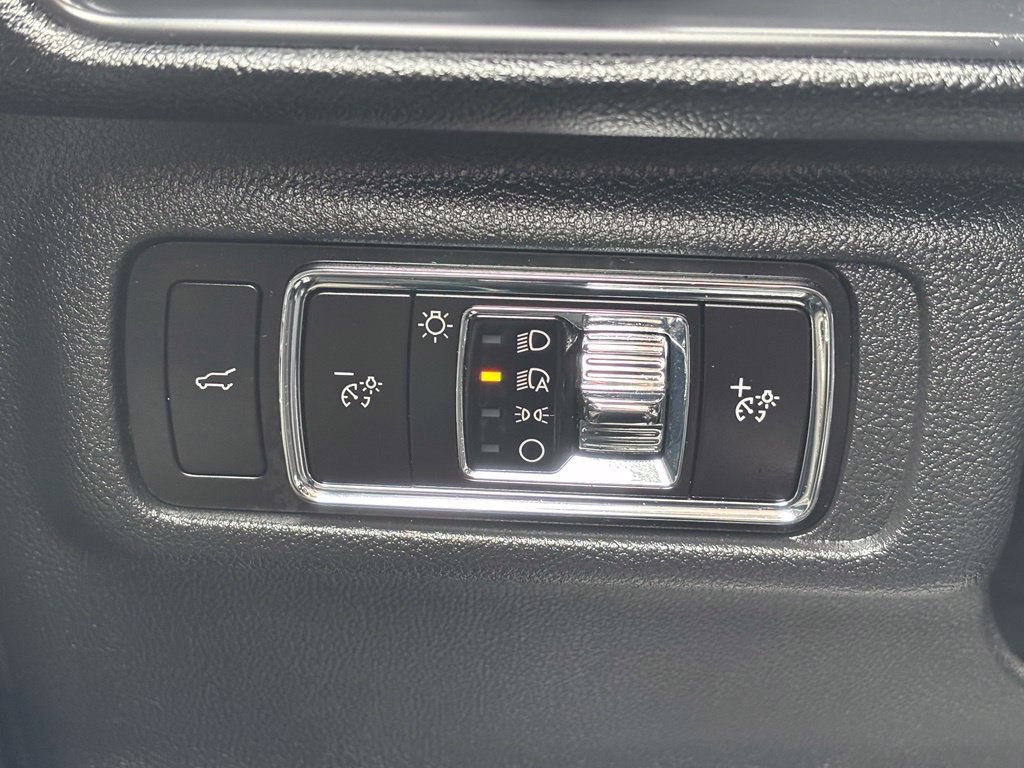 Used 2025 Lincoln Corsair AWD w/ Equipment Group 101A image 33