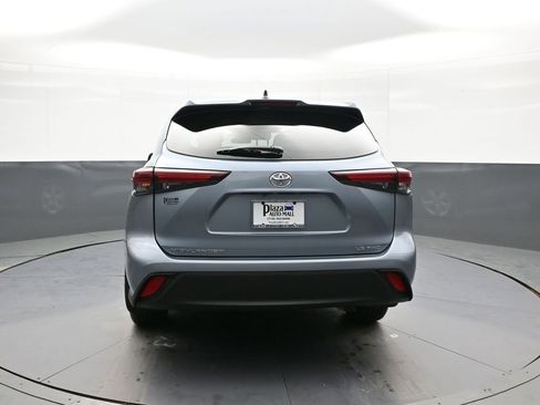 Certified 2024 Toyota Highlander LE image 7