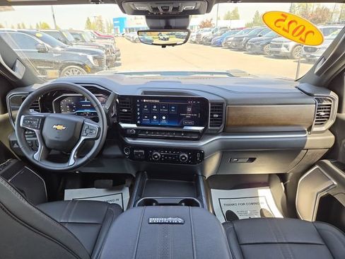 Used 2025 Chevrolet Silverado 2500 High Country w/ High Country Premium Package AWD/4WD image 3