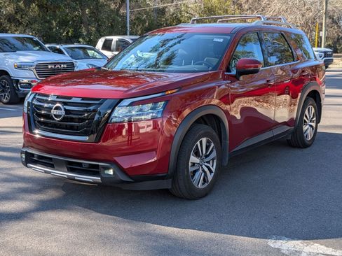 Used 2022 Nissan Pathfinder SL w/ SL Black Package image 11