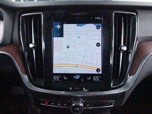 Used 2021 Volvo S60 T5 Momentum w/ Premium Package image 13