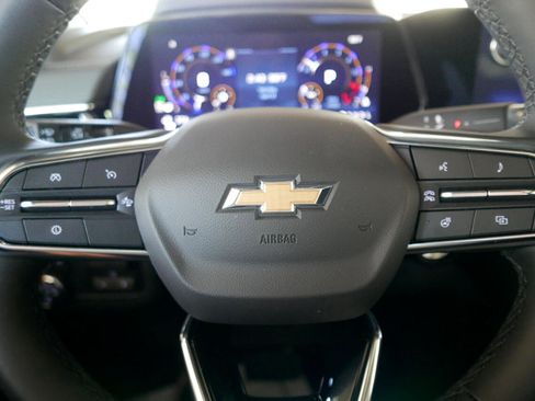 Used 2025 Chevrolet Suburban High Country image 12