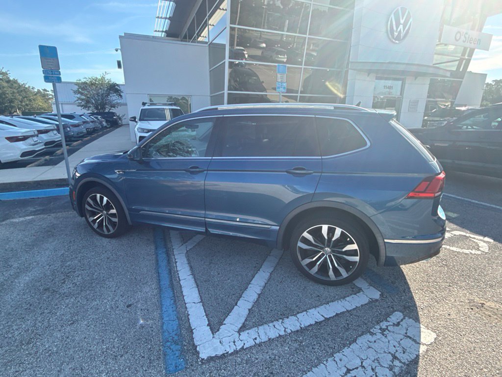 Used 2018 Volkswagen Tiguan SEL Premium w/ R-Line Package FWD image 12