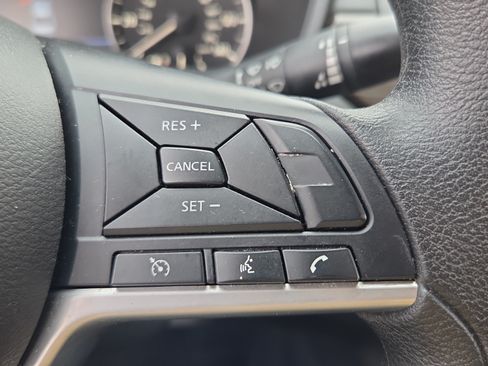 Used 2025 Nissan Altima 2.5 SV FWD image 24