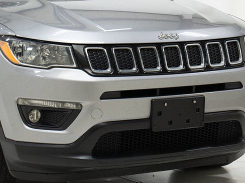 Used 2017 Jeep Compass Latitude w/ Popular Equipment Group FWD image 9