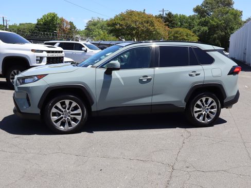 Used 2021 Toyota RAV4 XLE Premium FWD image 7