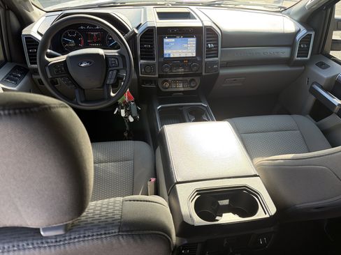 Used 2019 Ford F250 XLT w/ XLT Premium Package image 5