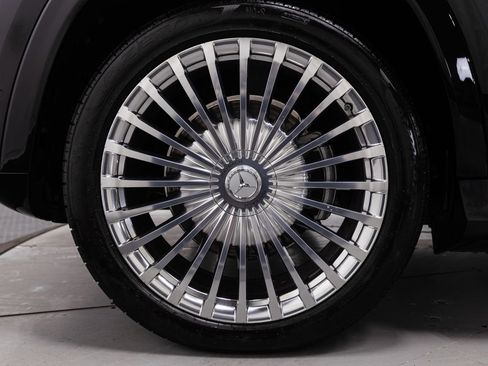 Certified 2024 Mercedes-Benz Maybach GLS 600 4MATIC image 39