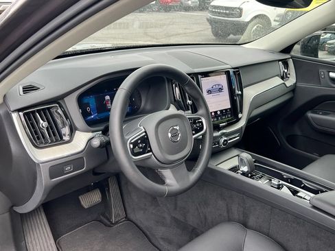 Used 2025 Volvo XC60 B5 Plus w/ Climate Package AWD/4WD image 24