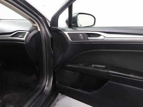 Used 2020 Ford Fusion SE image 14