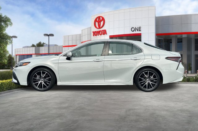 Certified 2024 Toyota Camry SE FWD image 9