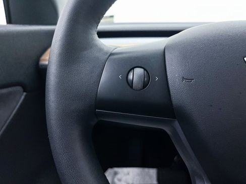 Used 2021 Tesla Model Y Long Range image 29