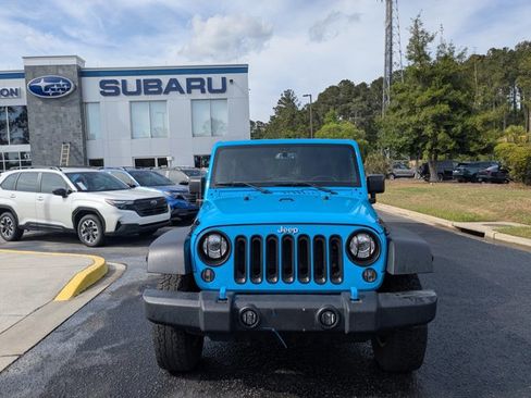 Used 2017 Jeep Wrangler Unlimited Rubicon w/ Connectivity Group image 5