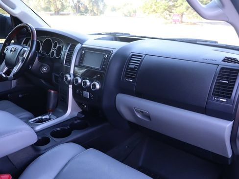 Used 2016 Toyota Sequoia Platinum AWD/4WD image 17