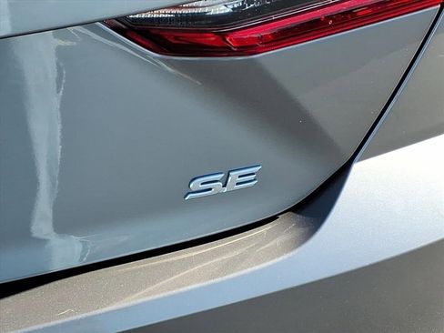 Used 2025 Toyota Camry SE image 10