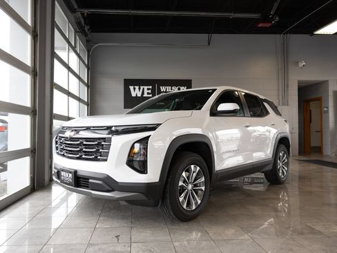 Used 2026 Chevrolet Equinox LT FWD image 2