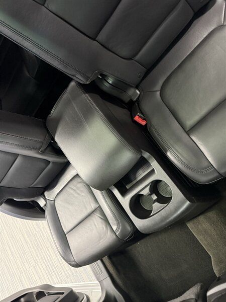 Used 2015 Ford Explorer XLT w/ Equipment Group 202B AWD/4WD image 19