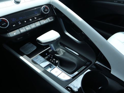 New 2026 Hyundai Elantra Limited FWD image 9