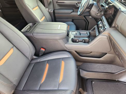 Used 2024 GMC Sierra 2500 AT4 w/ AT4 Premium Plus Package image 13