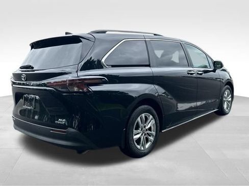 Used 2024 Toyota Sienna XLE w/ XLE Plus Package AWD/4WD image 10