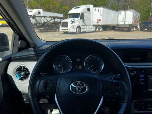 Used 2018 Toyota Corolla LE FWD image 16