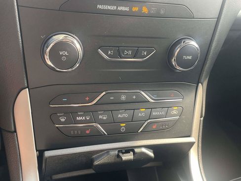 Used 2020 Ford Edge SEL w/ Convenience Package FWD image 17