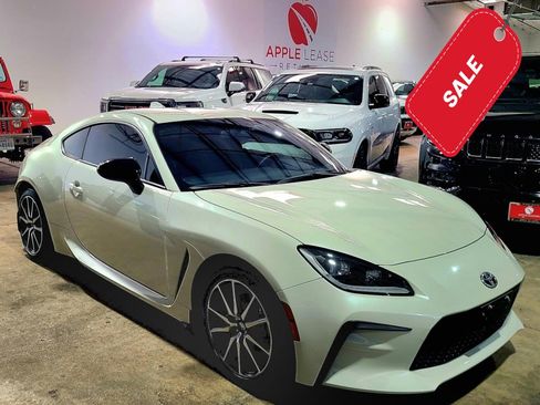 Used 2024 Toyota GR86 RWD image 1