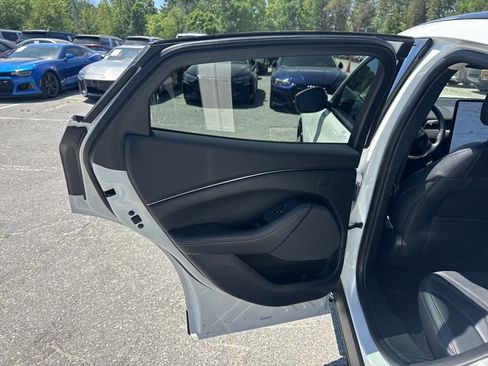 Used 2023 Ford Mustang Mach-E Premium image 27