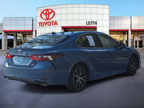 Used 2023 Toyota Camry SE image 4