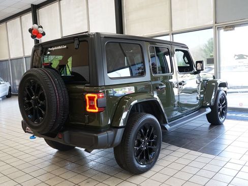 Used 2023 Jeep Wrangler Unlimited Sahara w/ Dual Top Group AWD/4WD image 17