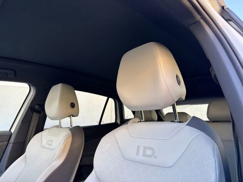 Certified 2021 Volkswagen ID.4 Pro S image 3