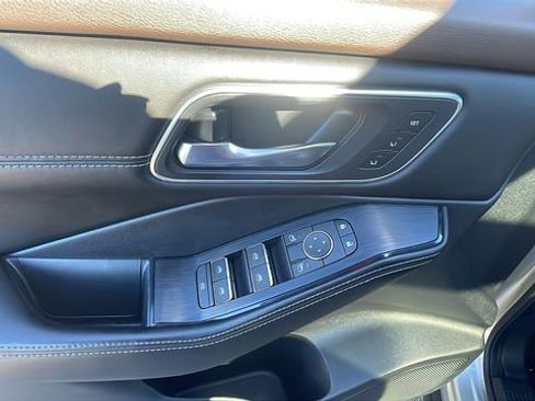 Used 2021 Nissan Rogue SL w/ Premium Package image 13