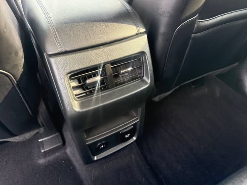 Used 2024 Ford Edge SEL w/ Convenience Package AWD/4WD image 16
