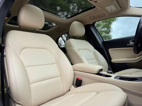 Used 2019 Mercedes-Benz GLA 250 4MATIC w/ Premium Package image 30