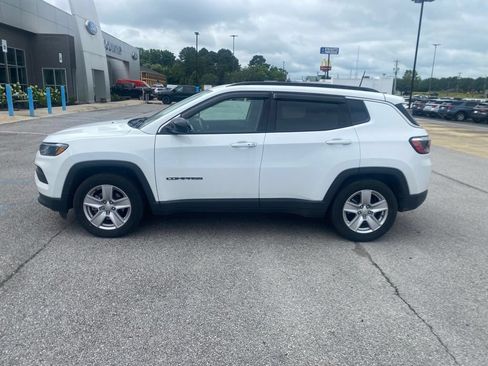 Used 2022 Jeep Compass Latitude w/ Convenience Group FWD image 2