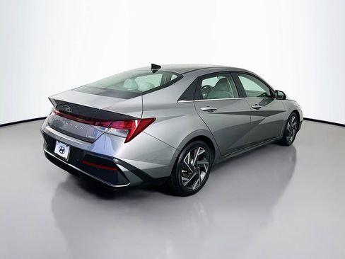 Certified 2024 Hyundai Elantra Limited image 5