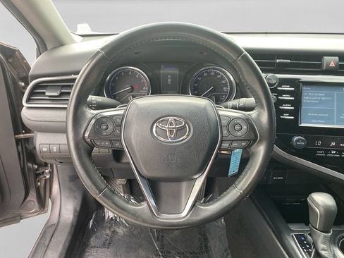 Used 2019 Toyota Camry SE FWD image 12