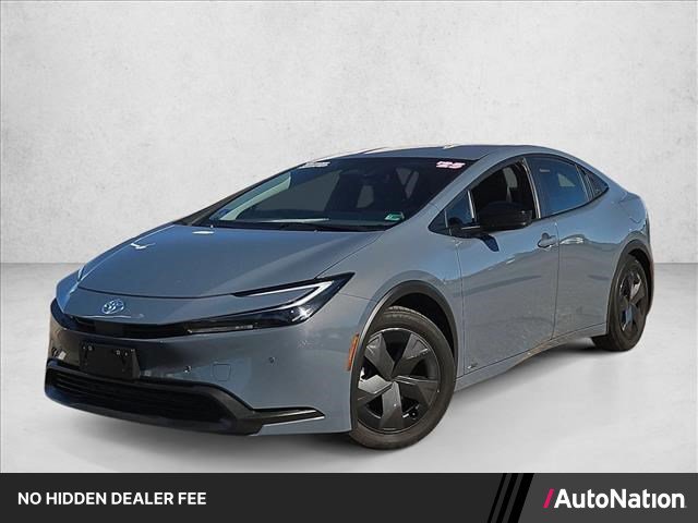 Used 2025 Toyota Prius LE AWD/4WD image 1
