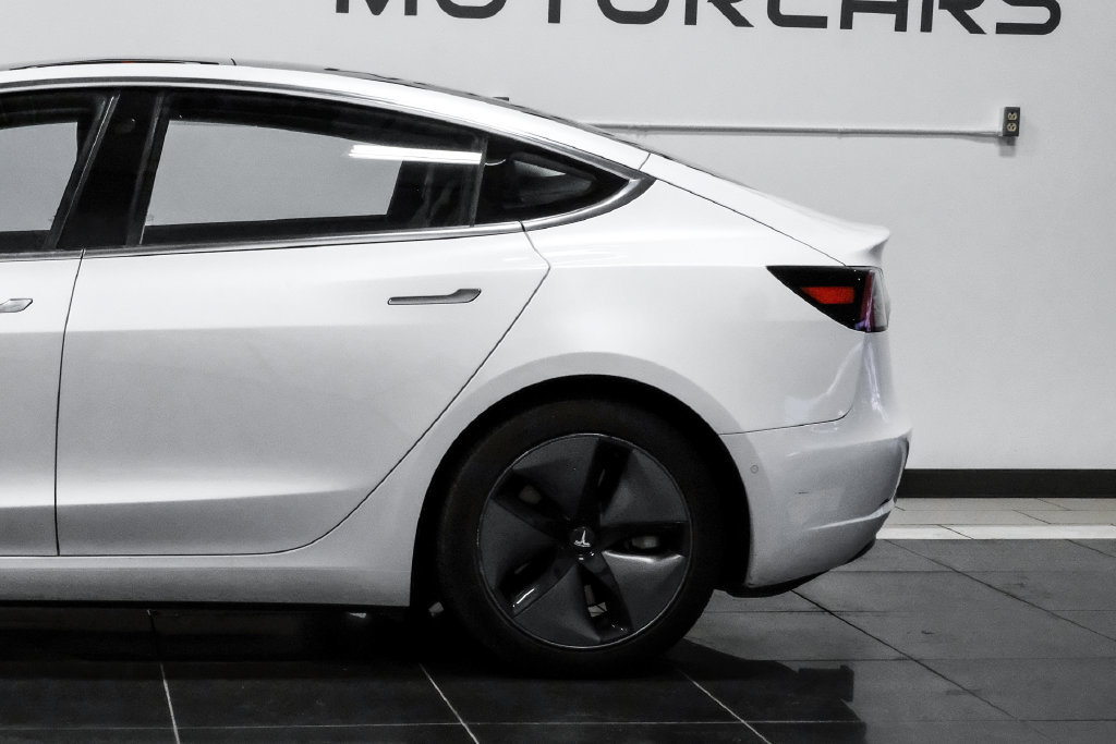 Used 2018 Tesla Model 3 Long Range RWD image 18